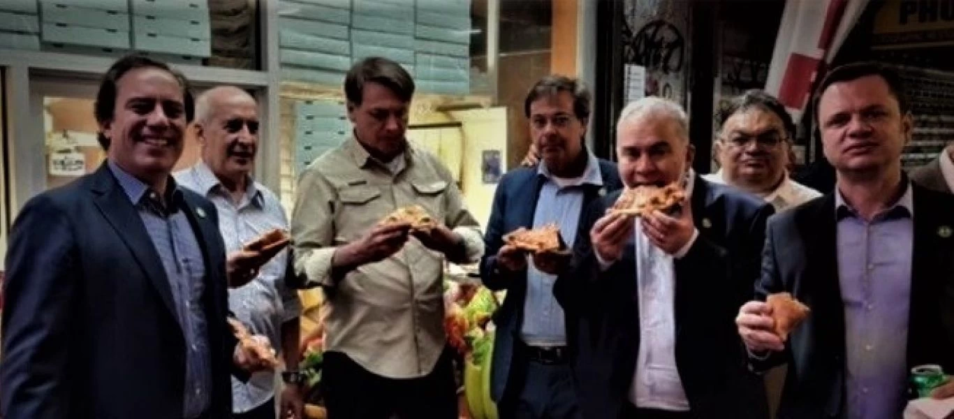 Πρόεδρος της Βραζιλίας Ζ.Μπολσονάρου: Καλύτερα πίτσα στο χέρι στο πεζοδρόμιο παρά εμβολιασμός και πολυτελή restaurant!
